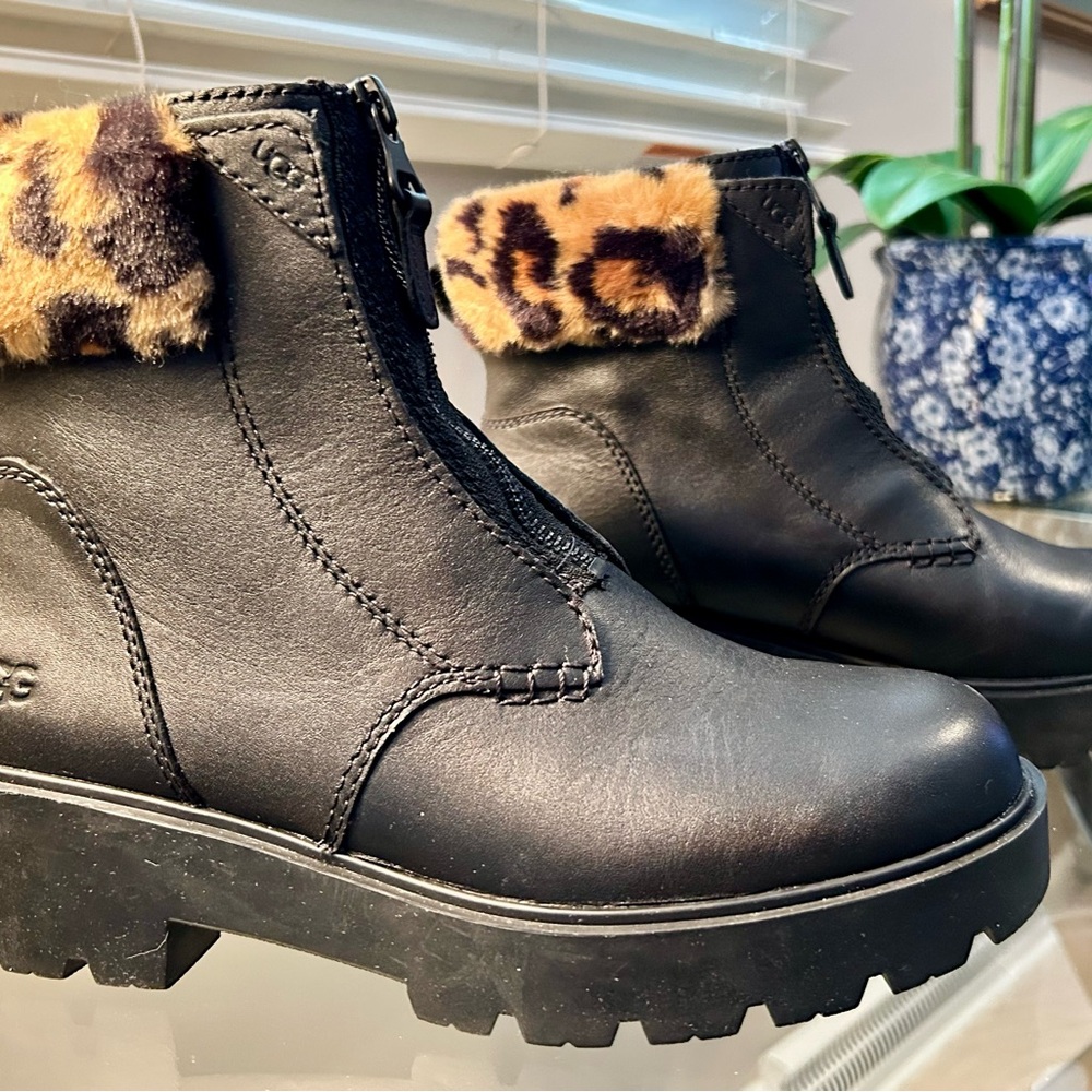 UGG leopard trim, lug-sole boots. EUC. Size 9 - Picture 2 of 9
